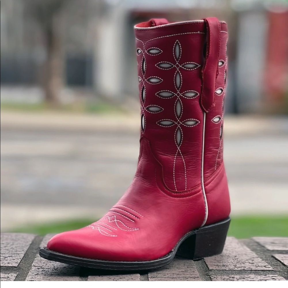 I love these, just have so many pair of boots trying to downsize my collection.